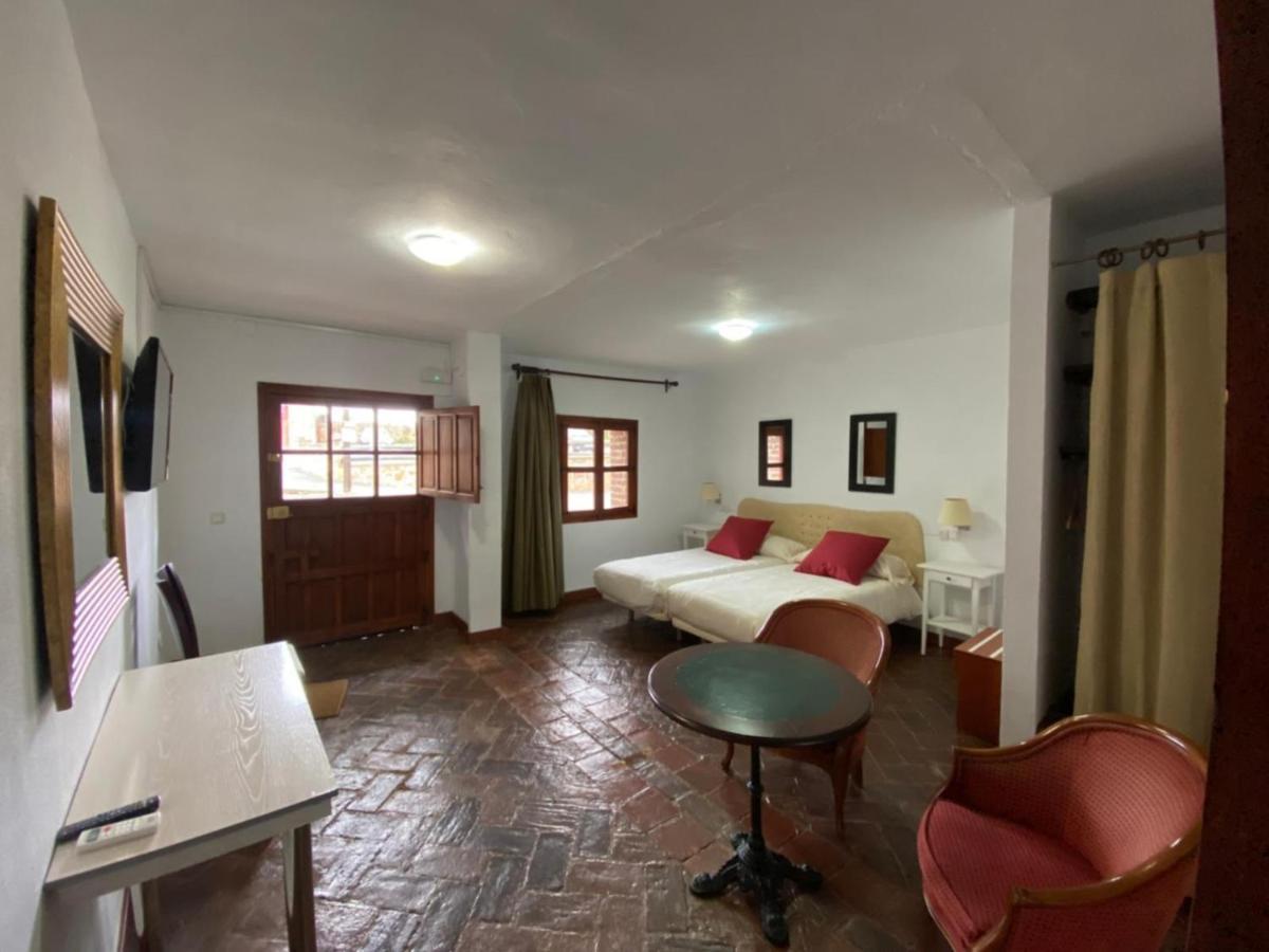 Casas Rurales Monasterio De Rocamador Almendral Luaran gambar